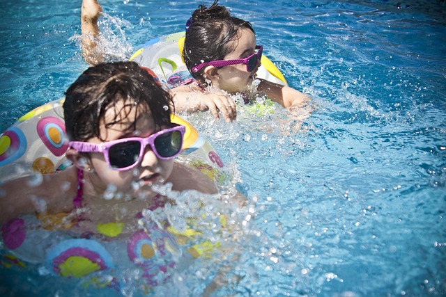 Hold din pool ren med poolplejeprodukter fra Bedste-pool.dk